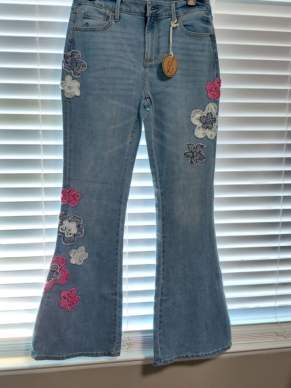 DRIFTWOOD Light Blue Floral Fiora Flare Appliqué Jeans. NWT Size 6